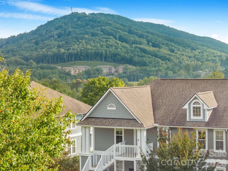 4702 Breakers Lane, Asheville, NC - 2 beds, 2 baths, 1,342 sqft - $295,000