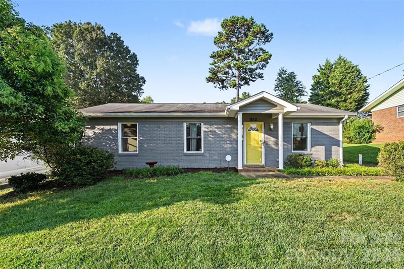 812 Capps Hill Mine Road Apt 33, Charlotte, NC - 3 beds, 1 bath, 1,045 sqft - $257,000