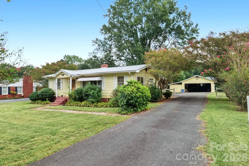 100 Dallas Street, Huntersville, NC - 3 beds, 1 bath, 1,292 sqft - $325,000
