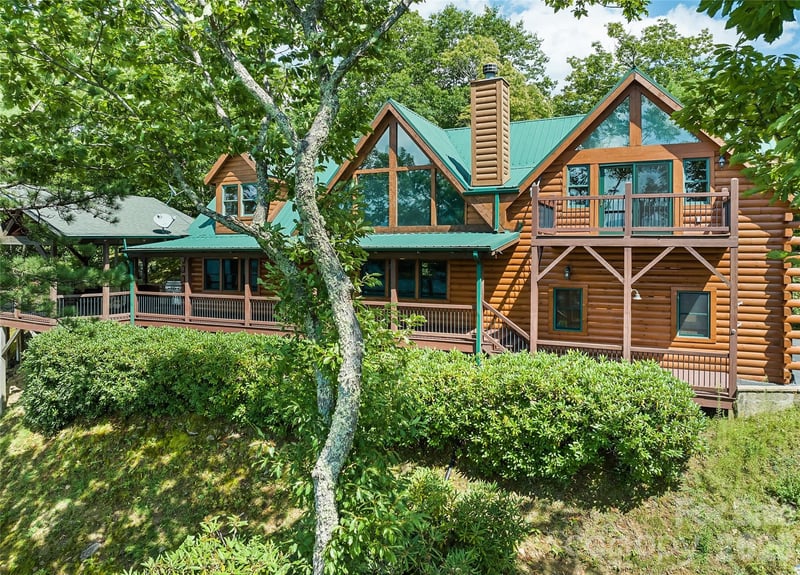 463 Walela Trail, Maggie Valley, NC - 3 beds, 3.5 baths, 2,655 sqft - $1,050,000
