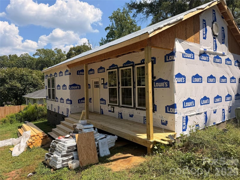 207 Mauney Street, Mount Holly, NC - 3 beds, 2 baths, 1,040 sqft - $147,500