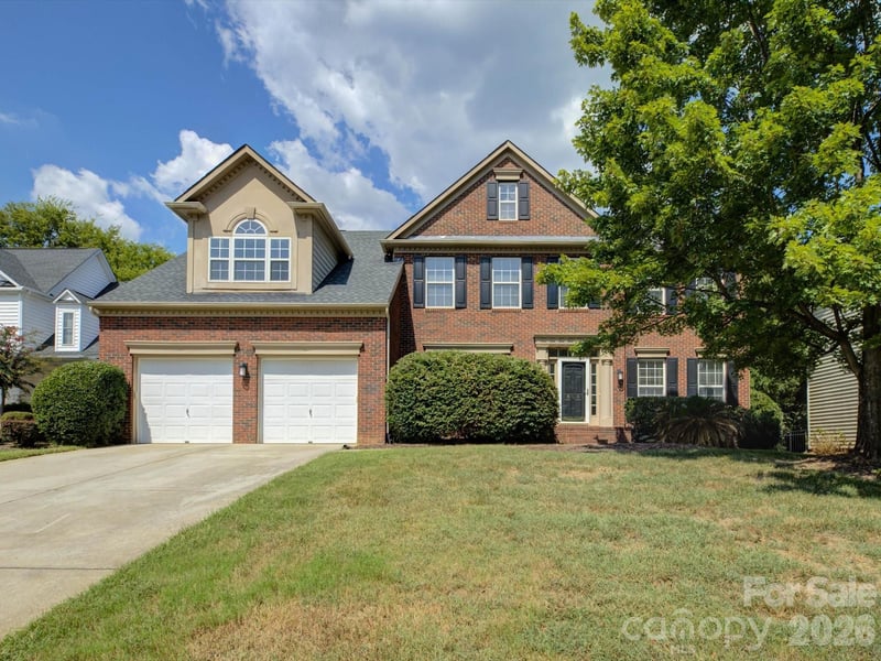 605 Queenswater Lane, Waxhaw, NC - 5 beds, 3.5 baths, 3,608 sqft - $839,000