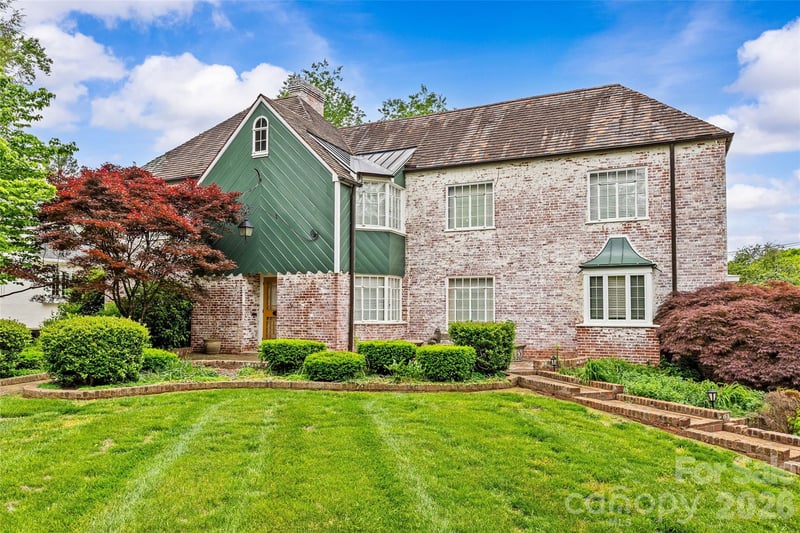 1858 Queens Road W, Charlotte, NC - 4 beds, 3.5 baths, 4,958 sqft - $2,400,000