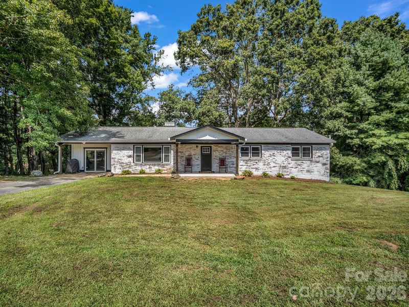 3208 Florida Drive, Hendersonville, NC - 3 beds, 2 baths, 1,905 sqft - $450,000