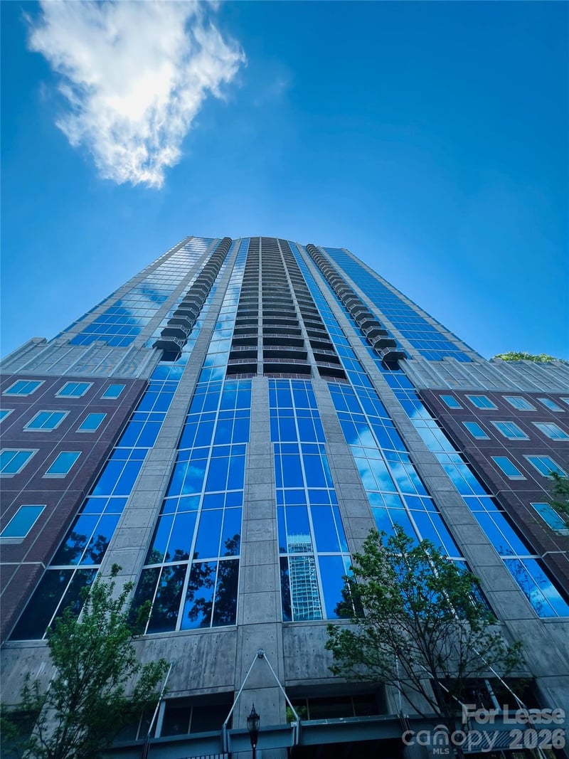 210 N Church Street Apt 2414, Charlotte, NC - 2 beds, 2 baths, 1,271 sqft - $2,750