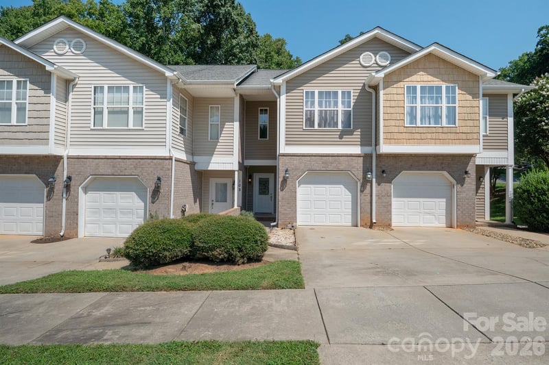106 Sherman Oaks Lane, Mooresville, NC - 2 beds, 2.5 baths, 1,429 sqft - $245,000