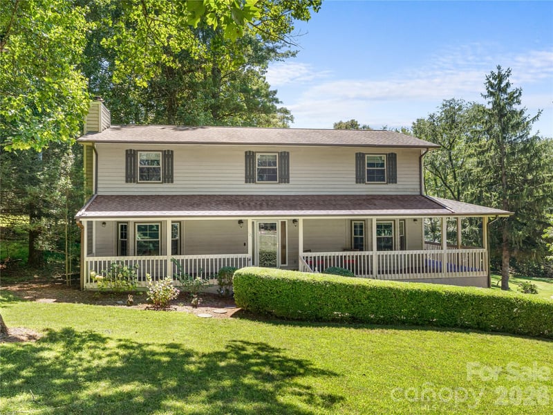 121 Churchill Downs Drive, Fairview, NC - 4 beds, 3 baths, 2,932 sqft - $728,000