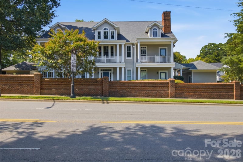 1056 The Glen Street, Statesville, NC - 5 beds, 3.5 baths, 3,534 sqft - $475,000