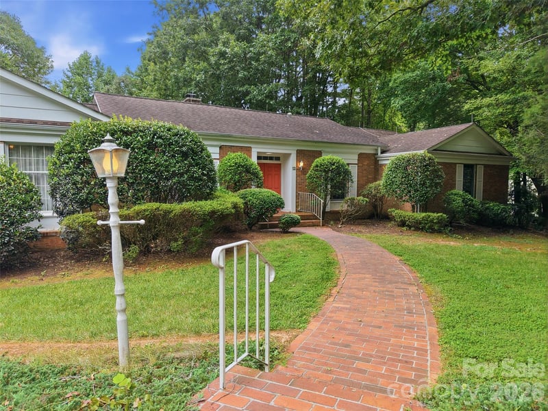 12 Legendary Road, Hendersonville, NC - 4 beds, 2.5 baths, 2,470 sqft - $600,000