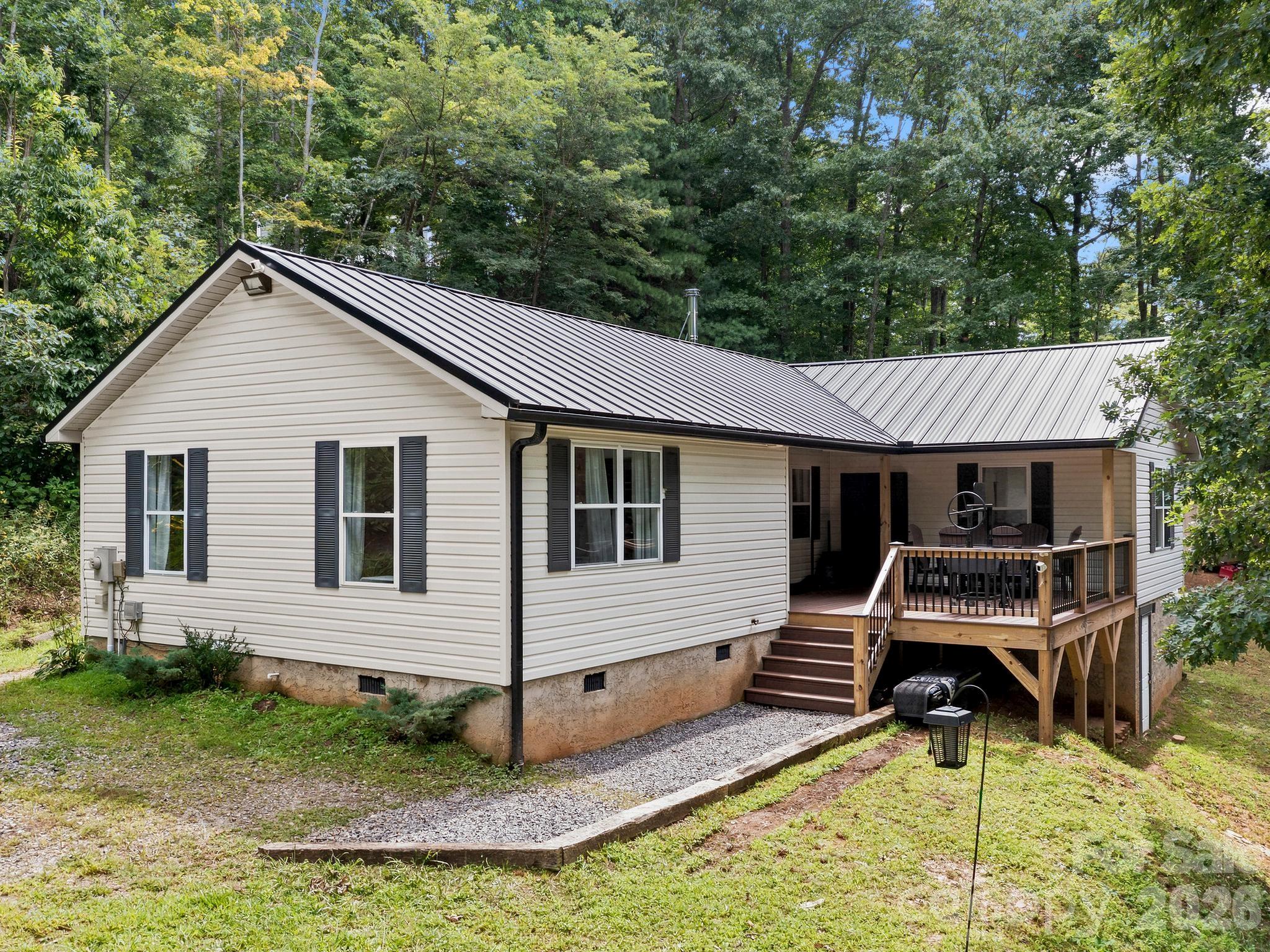 41 Bear Trl, Fairview, NC 28730. property listing photo