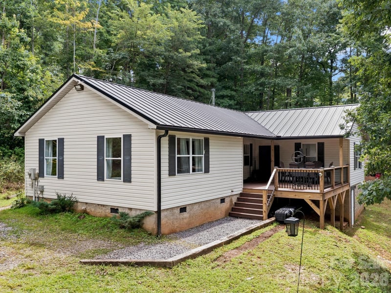 41 Bear Trail, Fairview, NC - 3 beds, 2 baths, 1,454 sqft - $460,000