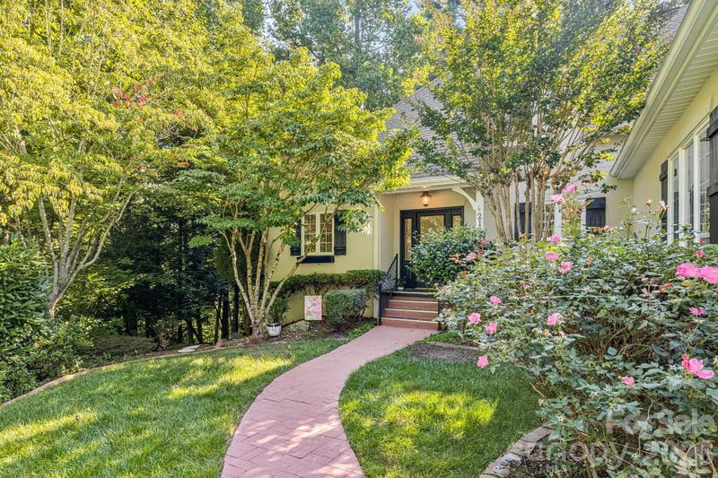212 Carriage Springs Way, Hendersonville, NC - 4 beds, 3 baths, 2,473 sqft - $589,000