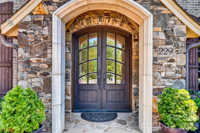 229 Wrenwood Lane, Charlotte, NC - 5 beds, 5 baths, 5,446 sqft - $2,599,000