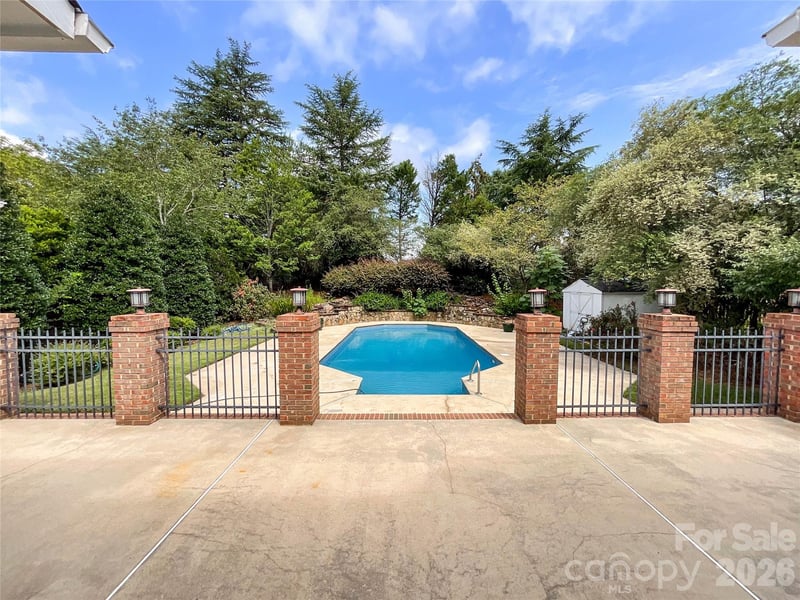 7000 Royce Court, Charlotte, NC - 4 beds, 2 baths, 2,255 sqft - $690,000