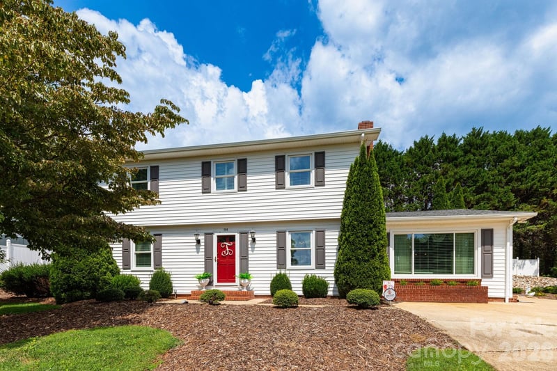 84 Portcrest Heights, Marion, NC - 4 beds, 2.5 baths, 2,340 sqft - $350,000