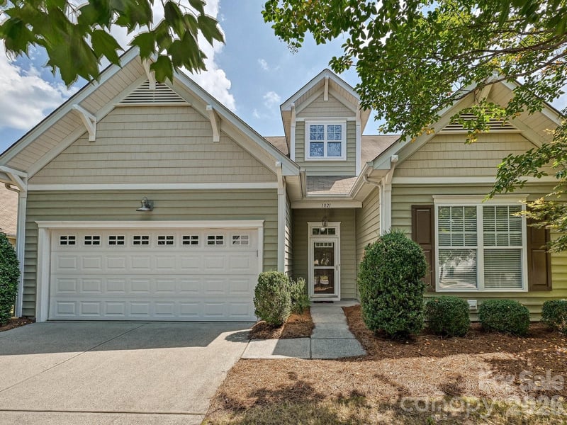 1021 Knob Creek Lane, Tega Cay, SC - 3 beds, 2 baths, 2,465 sqft - $519,900