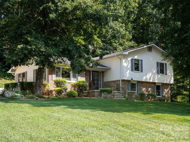 1 Morris Drive, Weaverville, NC - 3 beds, 2.5 baths, 1,934 sqft - $545,000