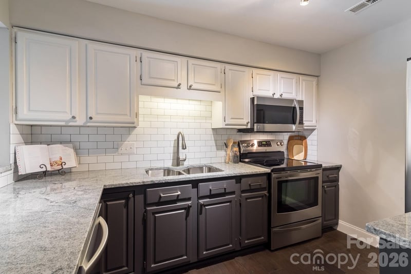 5001 Sharon Road C, Charlotte, NC - 2 beds, 2 baths, 1,115 sqft - $325,000