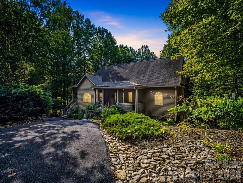 107 Wilkerson Court, Lake Lure, NC - 3 beds, 2.5 baths, 2,401 sqft - $550,000