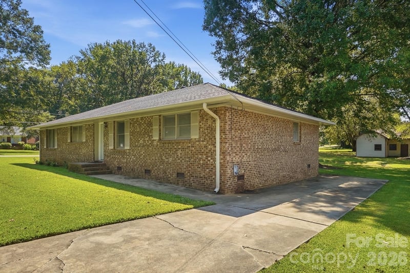 8051 S Way Road, Charlotte, NC - 4 beds, 1,924 sqft - $499,000