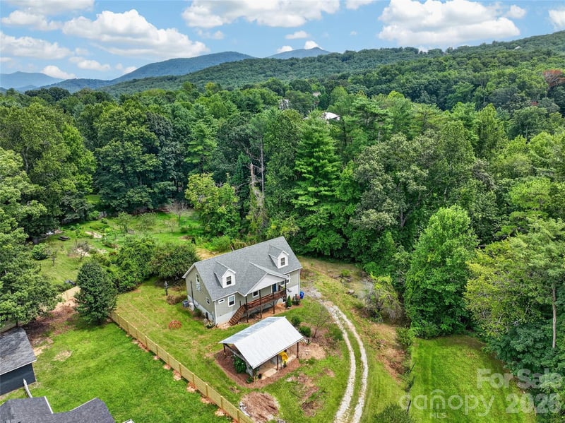 518 Onteora Boulevard Apt 2, Asheville, NC - 4 beds, 3 baths, 2,434 sqft - $540,000