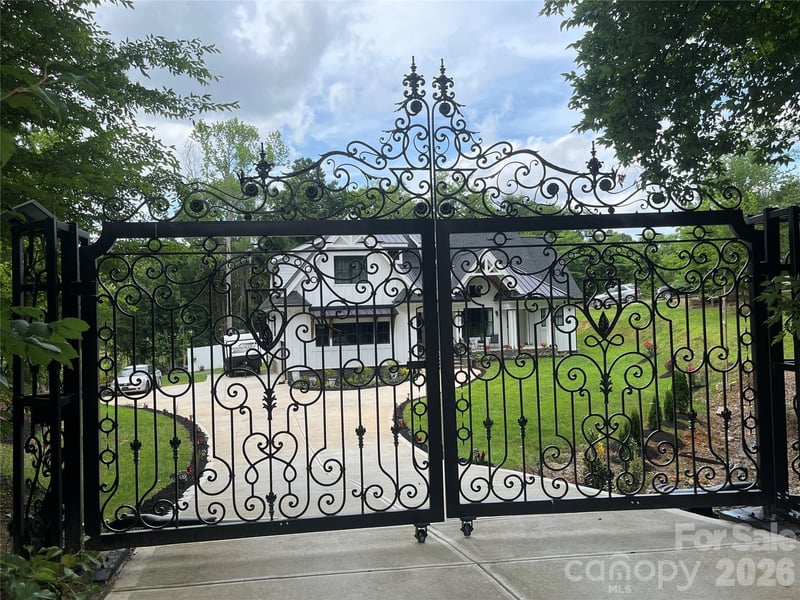 900 Houston Heights Road, Charlotte, NC - 4 beds, 4 baths, 2,974 sqft - $1,349,000