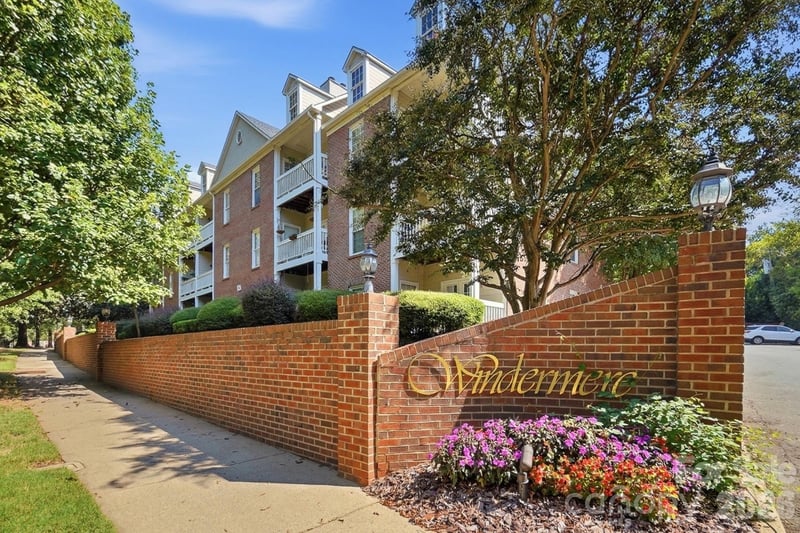 301 Queens Road Apt 207, Charlotte, NC - 2 beds, 2 baths, 887 sqft - $315,000