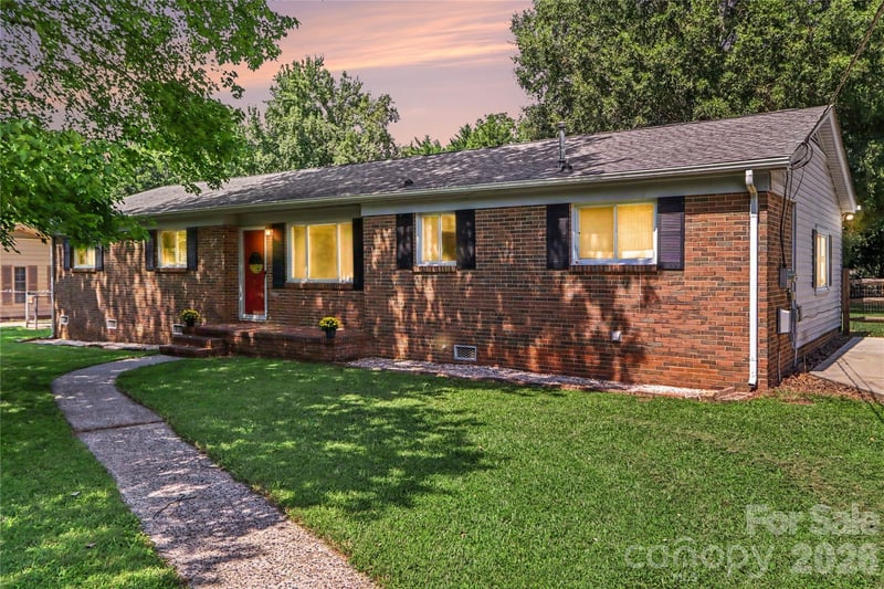 9909 Sunway Drive, Mint Hill, NC - 3 beds, 2 baths, 1,610 sqft - $339,000