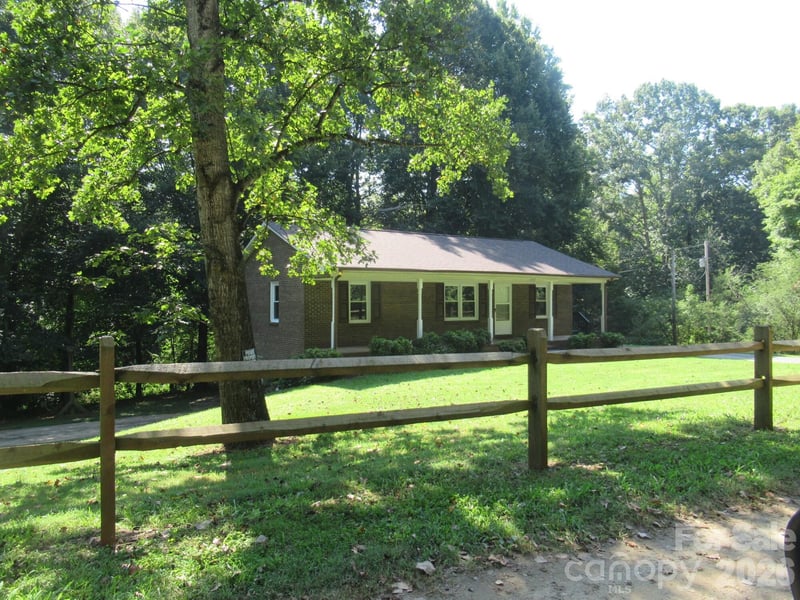 1809 S Industrial Park Road, Lincolnton, NC - 2 beds, 1.5 baths, 1,029 sqft - $259,900