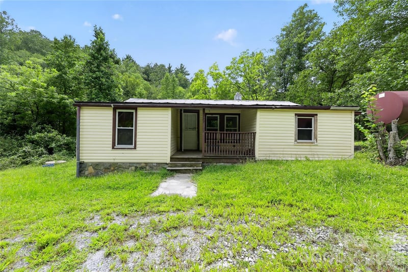 2797 HT Road, Lenoir, NC - 2 beds, 1 bath, 800 sqft - $89,000