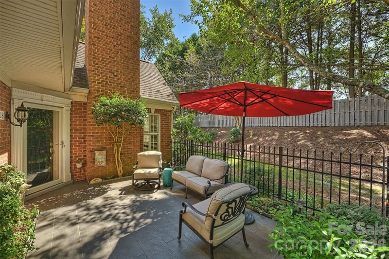 7418 Hurstbourne Green Drive, Charlotte, NC - 3 beds, 2.5 baths, 1,652 sqft - $559,900