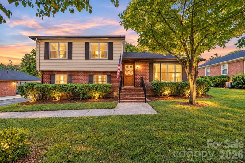 13519 Four Oaks Lane, Matthews, NC - 3 beds, 2.5 baths, 1,555 sqft - $337,000