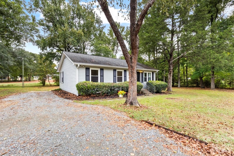 4012 Crestview Drive, Rock Hill, SC - 3 beds, 1 bath, 1,039 sqft - $270,000