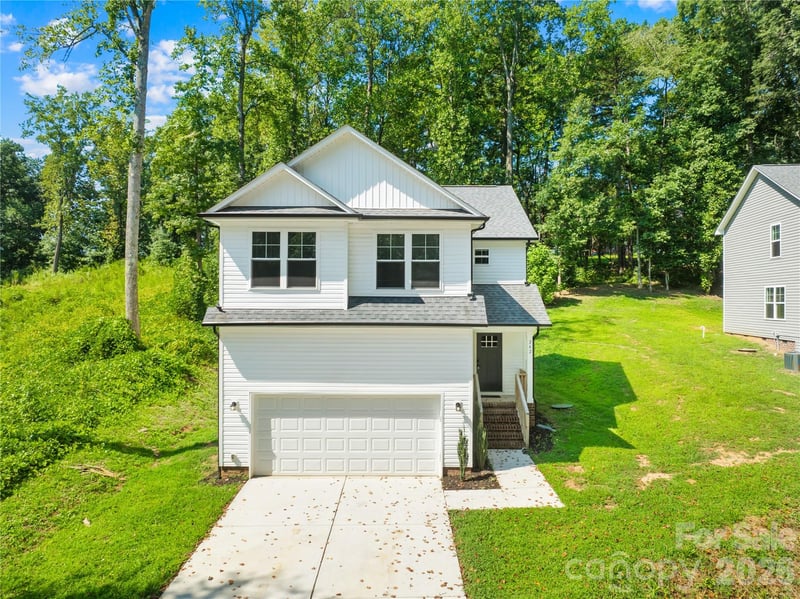 242 Valleybrook Lane, Troutman, NC - 4 beds, 2.5 baths, 1,888 sqft - $359,000