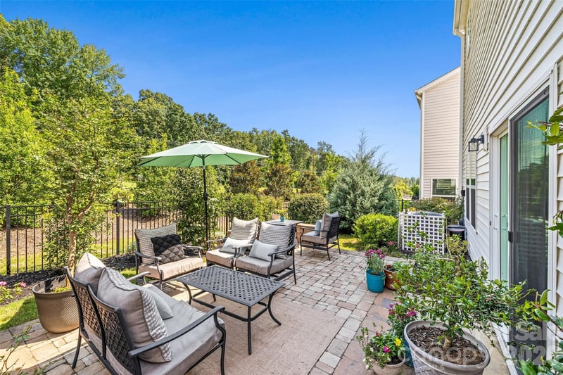 188 Ravensara Avenue, Fort Mill, SC - 3 beds, 2.5 baths, 2,037 sqft - $445,000