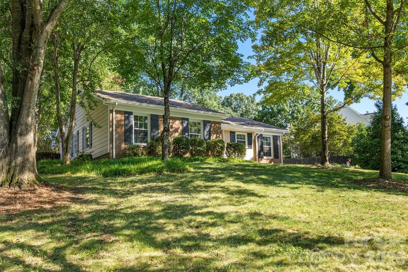 11714 Painted Tree Road, Charlotte, NC - 3 beds, 2 baths, 1,431 sqft - $385,000