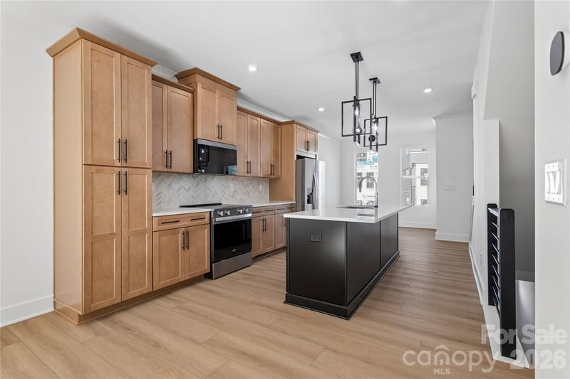 3704 S Tryon Street, Charlotte, NC - 3 beds, 3.5 baths, 1,610 sqft - $494,000
