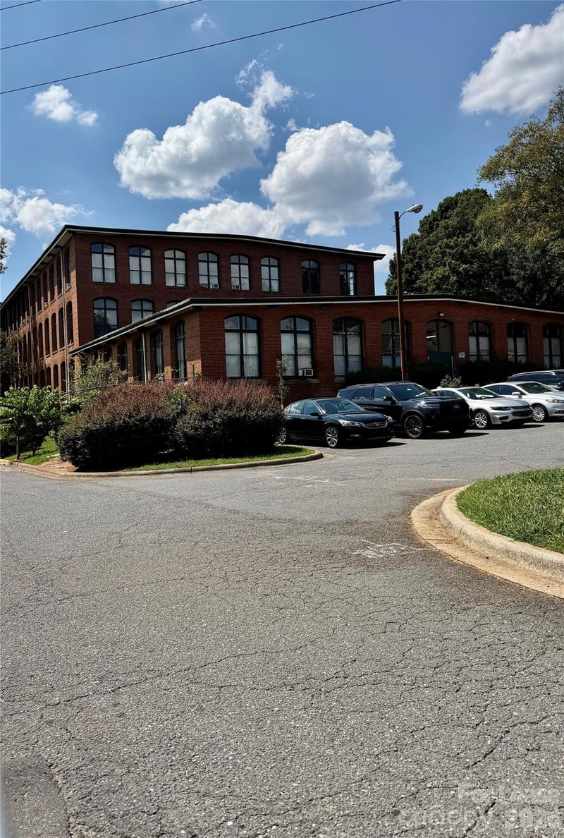 201 S Hoskins Road, Charlotte, NC - 2 beds, 2 baths, 1,103 sqft - $1,749