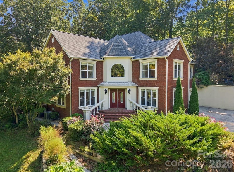 6 Kit Court, Fletcher, NC - 3 beds, 2.5 baths, 2,989 sqft - $875,000