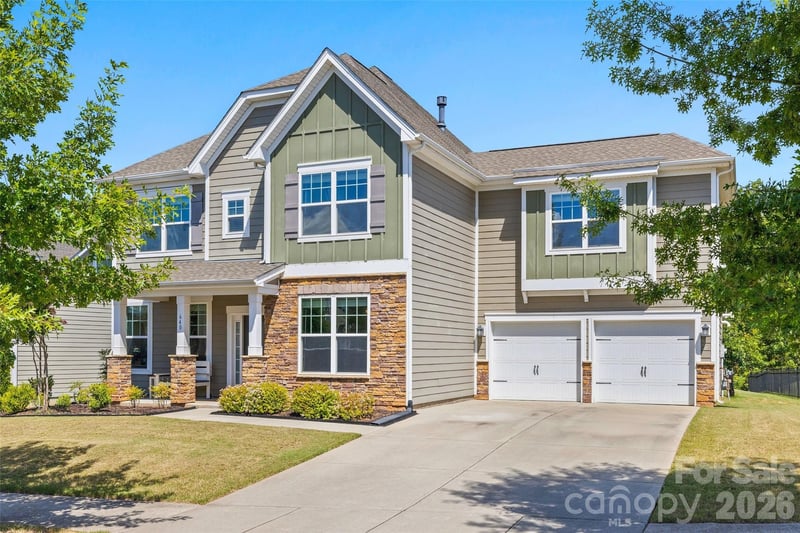 640 Maple Hill Drive, Fort Mill, SC - 4 beds, 3.5 baths, 3,434 sqft - $680,000