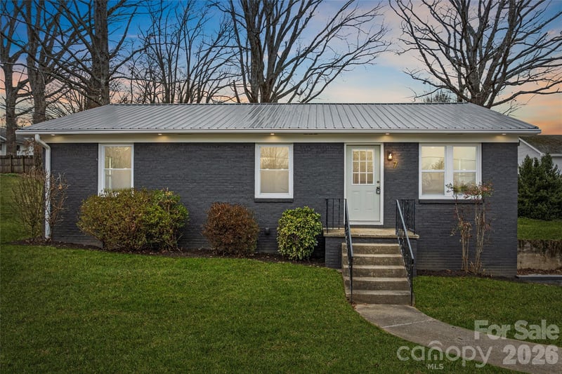 7 Browndale Road, Asheville, NC - 3 beds, 2 baths, 1,159 sqft - $450,000