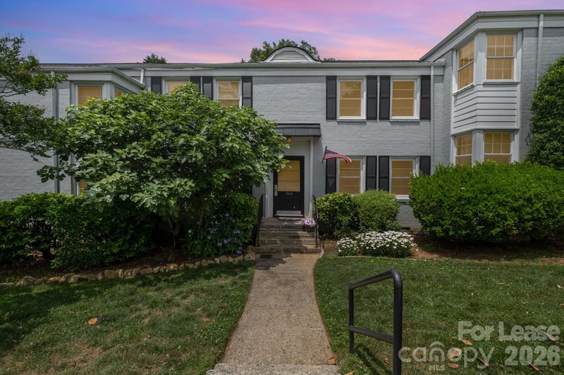 564 Wakefield Drive B, Charlotte, NC - 2 beds, 1 bath, 841 sqft - $1,575