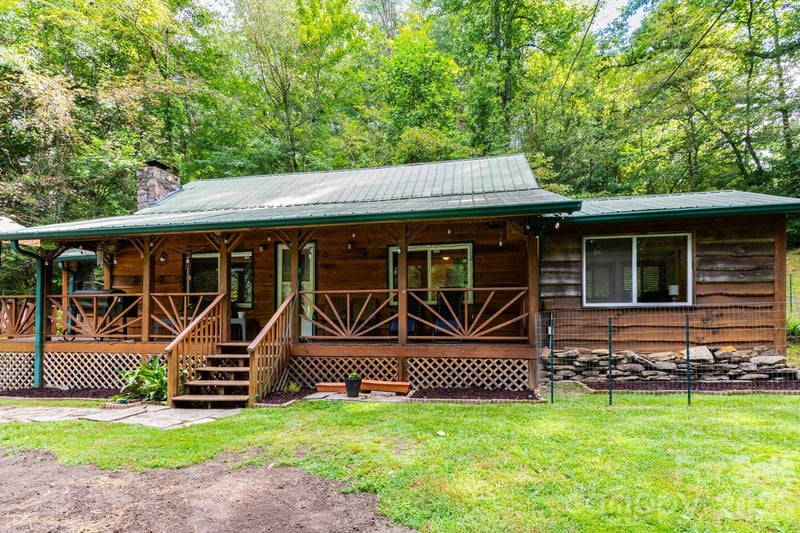3387 Union Hill Road, Whittier, NC - 2 beds, 1 bath, 917 sqft - $235,000