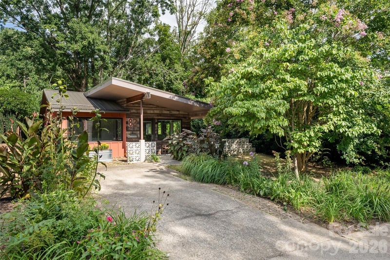 82 Mount Clare Avenue, Asheville, NC - 2 beds, 1 bath, 592 sqft - $425,000