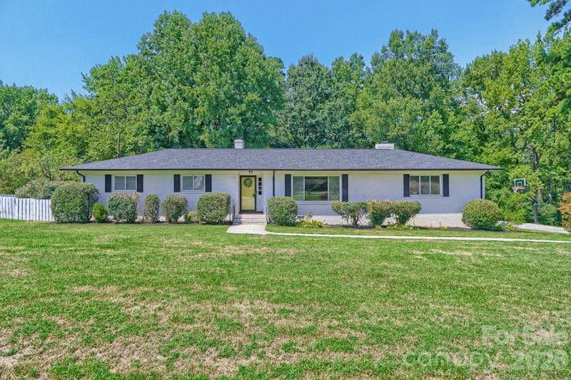 6607 Indian Lane, Charlotte, NC - 3 beds, 2.5 baths, 1,780 sqft - $419,900