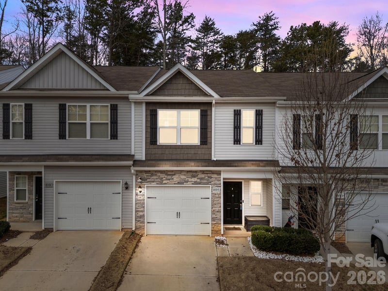 8105 Alderton Lane, Charlotte, NC - 3 beds, 2.5 baths, 1,531 sqft - $305,000