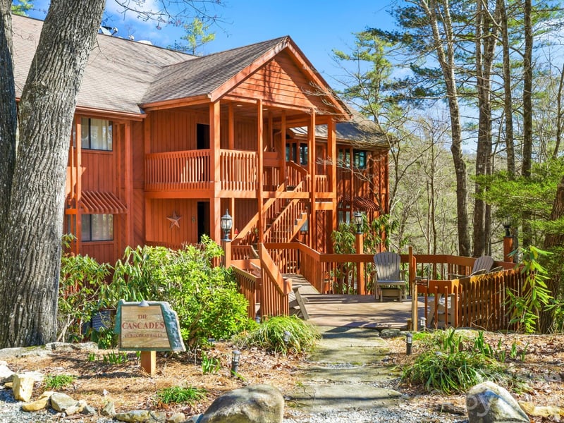 221 Toxaway Falls Drive Apt 1, Lake Toxaway, NC - 2 beds, 2 baths, 1,232 sqft - $450,000