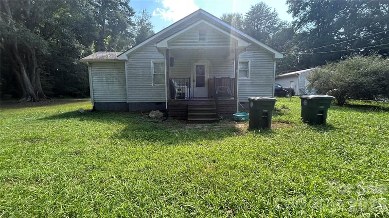 1105 Davis Street, Salisbury, NC - 2 beds, 1 bath, 1,256 sqft - $150,000