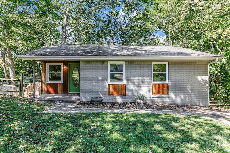 16 Merlin Way, Asheville, NC - 4 beds, 2 baths, 1,112 sqft - $349,000