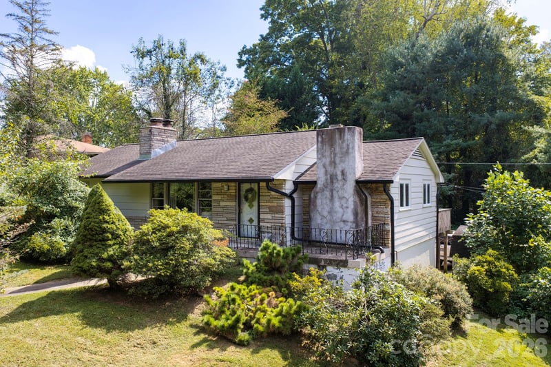 109 Wilshire Drive, Asheville, NC - 2 beds, 2 baths, 1,547 sqft - $479,000